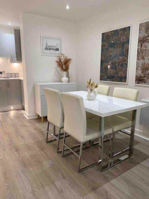 Luxury Town Centre Apartment Walking Distance To Rsc Theatre Stratford-upon-Avon Eksteriør billede