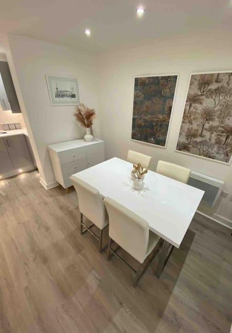 Luxury Town Centre Apartment Walking Distance To Rsc Theatre Stratford-upon-Avon Eksteriør billede