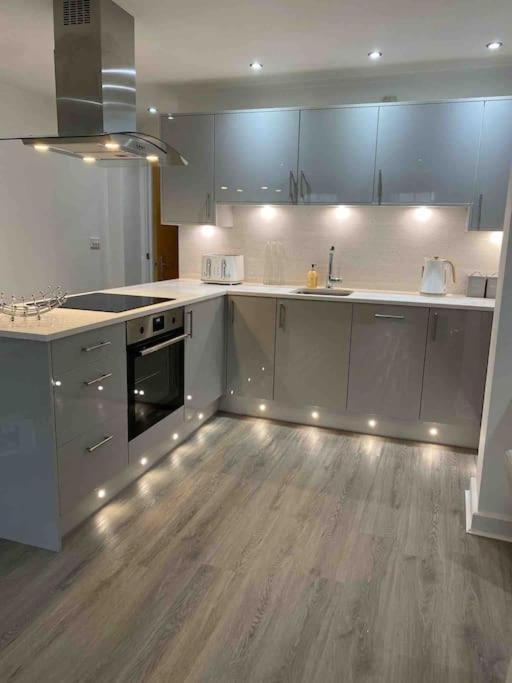 Luxury Town Centre Apartment Walking Distance To Rsc Theatre Stratford-upon-Avon Eksteriør billede