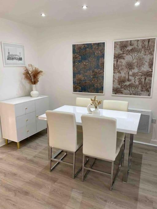 Luxury Town Centre Apartment Walking Distance To Rsc Theatre Stratford-upon-Avon Eksteriør billede
