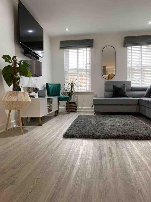Luxury Town Centre Apartment Walking Distance To Rsc Theatre Stratford-upon-Avon Eksteriør billede