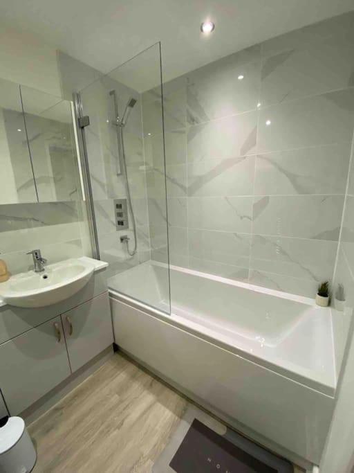 Luxury Town Centre Apartment Walking Distance To Rsc Theatre Stratford-upon-Avon Eksteriør billede