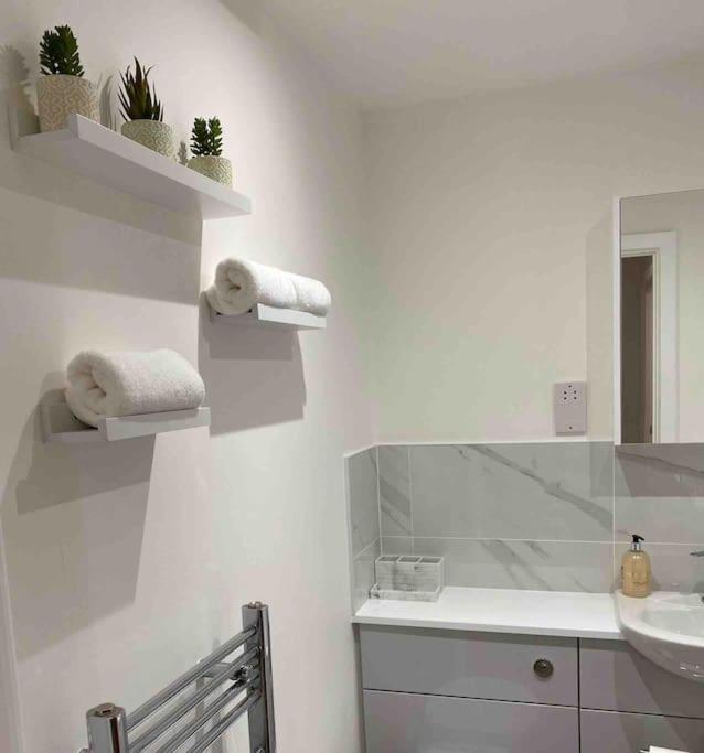 Luxury Town Centre Apartment Walking Distance To Rsc Theatre Stratford-upon-Avon Eksteriør billede